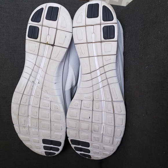 Nike Free 3.0 White & gray velcro.   Size 10. Pre-owned.   good condition - Picture 6 of 9